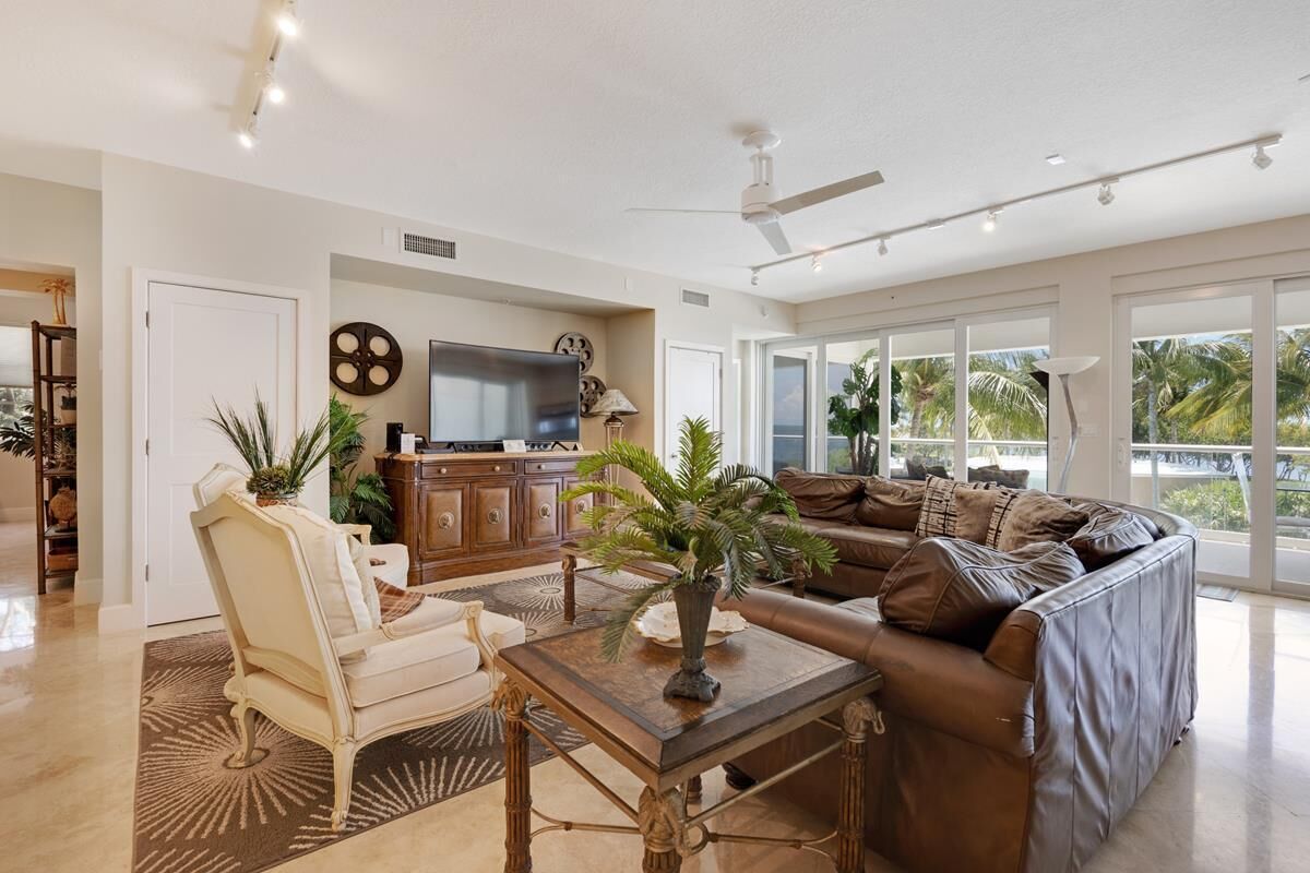 Oceanfront 3BR/3BA Mariner's Club Villa 521 with Oasis Pool, Marina, Game Room & More