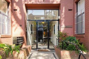 Exterior - Pet Friendly Modern Apartment in Rose Bay near water (Bellevue Hill)