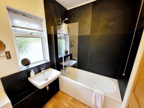 Hair dryer, towels - Charming cottage with character features (Cornwall)