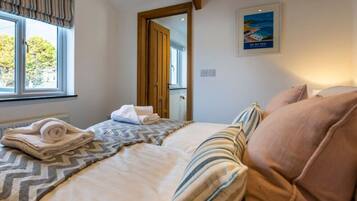 5 Schlafzimmer, Bügeleisen/Bügelbrett, kostenloses WLAN, Bettwäsche