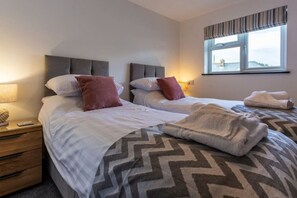 5 bedrooms, iron/ironing board, free WiFi, bed sheets - Modern, luxury and spacious - A great place for family and friends to relax! (Cornwall)