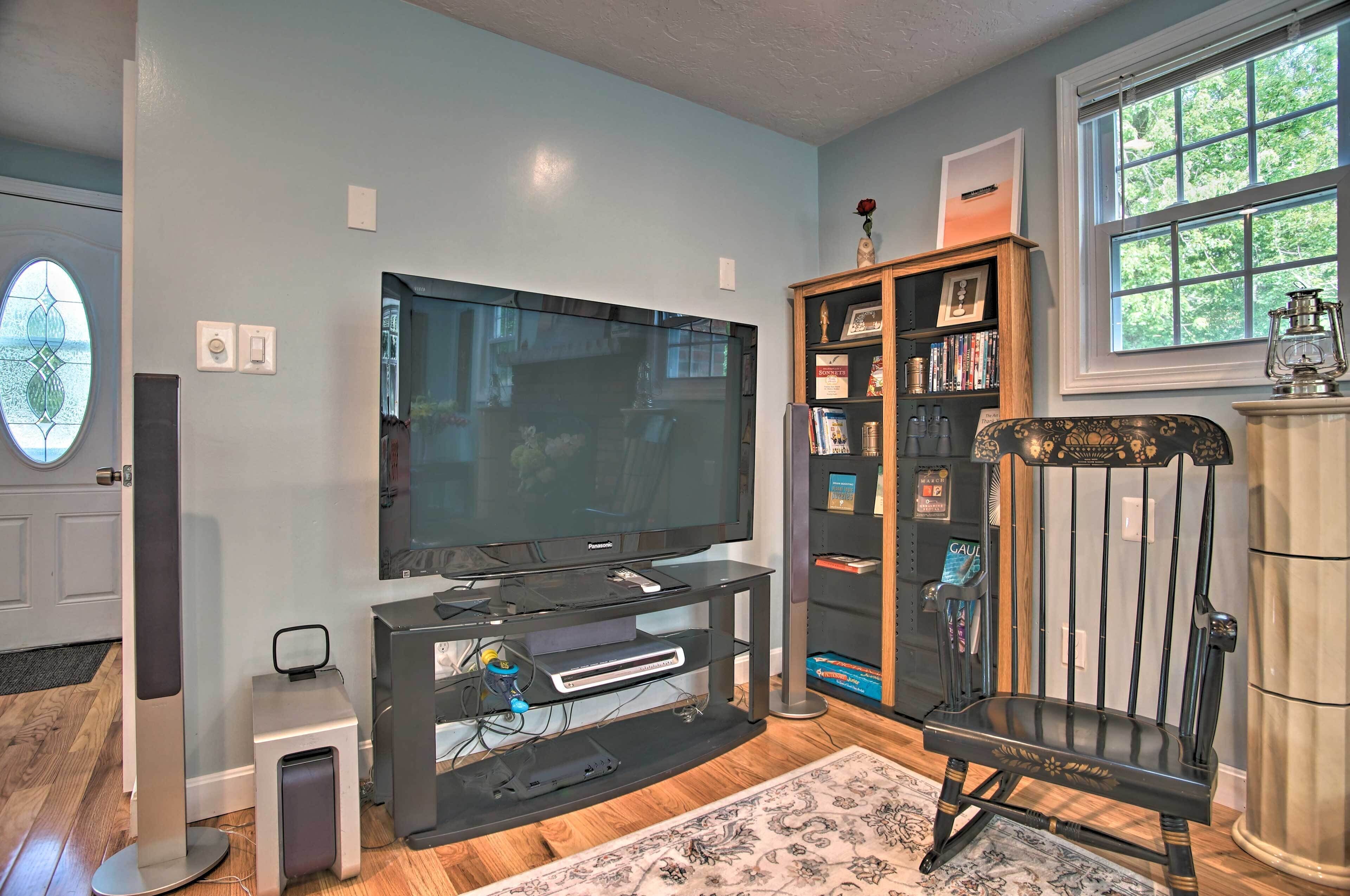 Cozy Plymouth Home - Walk to Bartlett Pond!