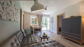 Smart-TV, DVD-Player, Tischtennisplatte