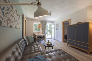 Smart-TV, DVD-Player, Tischtennisplatte