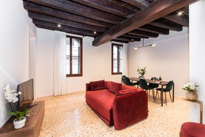 Leilighet – deluxe (MilleCampi) | Oppholdsområde | Flatskjerm-TV