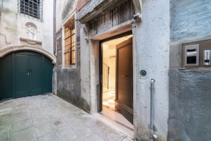 Exterior - Palazzo Miracoli Apartments (Venice)