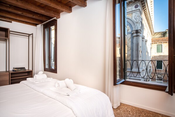 Superior Apartment (Figheri) | Premium bedding, down comforters, blackout drapes, iron/ironing board - Palazzo Miracoli Apartments (Venice)