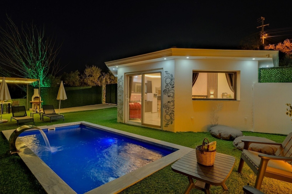 Luxury honeymoon villa with private pool and jacuzzi