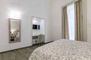 1 bedroom, iron/ironing board, WiFi, bed sheets - GuestHost - Charming 60 sqm apartment, for 5 people, located on the 1st floor of a renovated period building (NO lift; 38 steps). The property is located in the center of Palermo (Restricted-Traffic Area), a few steps from the main attractions of the cit (Palermo)