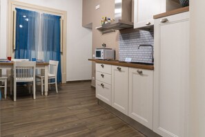 Microwave, stovetop, toaster - GuestHost - Charming 55 sqm apartment, for 4 people, located on the 1st floor of a renovated period building (NO lift; 38 steps). The property is located in the center of Palermo (Restricted-Traffic Area), a few steps from the main attractions of the cit (Palermo)