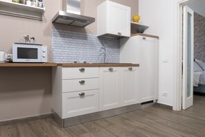 Microwave, stovetop, toaster - GuestHost - Charming 55 sqm apartment, for 4 people, located on the 1st floor of a renovated period building (NO lift; 38 steps). The property is located in the center of Palermo (Restricted-Traffic Area), a few steps from the main attractions of the cit (Palermo)