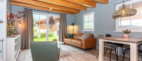 Smart-TV, DVD-Player, Tischtennisplatte