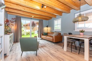 Smart-TV, DVD-Player, Tischtennisplatte