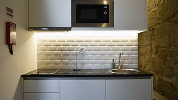 Studio (Estudio 0T) | Private kitchen | Mini-fridge, microwave, stovetop, coffee/tea maker