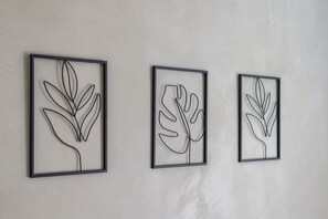 Unclassified image, 2 of 31, button