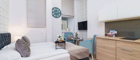 Iron/ironing board, WiFi, bed sheets