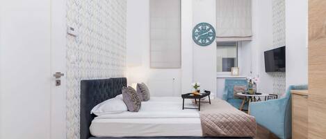 Iron/ironing board, WiFi, bed sheets