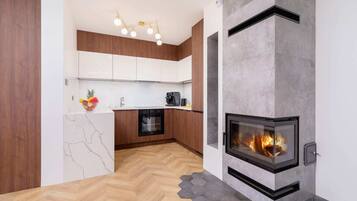 Refrigerador, microondas, horno, placa de cocina