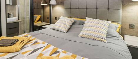 2 quartos, individualmente decorados, individualmente mobiliados