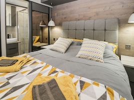 2 dormitorios, decoración individual, mobiliario individual