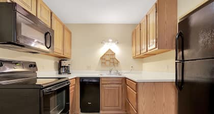 Brookside I B-405 | 2 Bed, 1 Bath