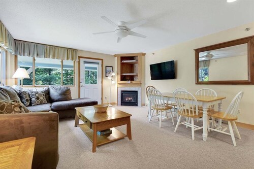 Brookside I B-405 - Sunday River Slopeside Condominium