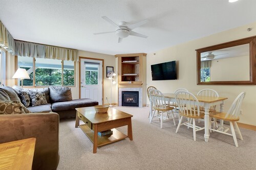 Brookside I B-405 | 2 Bed, 1 Bath