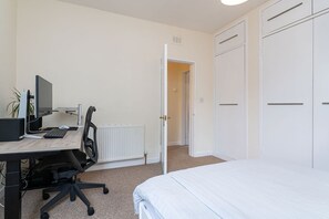1 Schlafzimmer, Schreibtisch, Bügeleisen/Bügelbrett, kostenloses WLAN