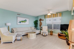 Smart TV - Ocean Splendor at The Opus -Pool and Hot Tub Open! (Daytona Beach Shores)