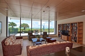 Smart TV, books - Rare Find - Perfection & Luxury on the Beach in Siesta Key Village! Walk to Shopping, Dining & Enter (Siesta Key)