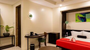 Premier Room | Premium bedding, minibar, in-room safe, desk