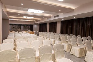 Meeting facility - Little Mastiff Moshi (Pune)