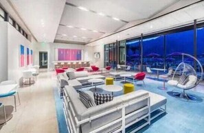 المنشأة من الداخل