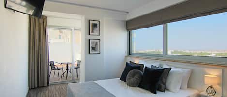 Studio Suite Mewah | Brankas, setrika/meja setrika, Wi-Fi gratis, dan seprai linen