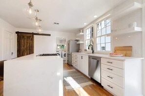 Fridge, microwave, dishwasher, cookware/dishes/utensils - Modern luxury with classic Fredricksburg charm just blocks from Main Street (Fredericksburg)