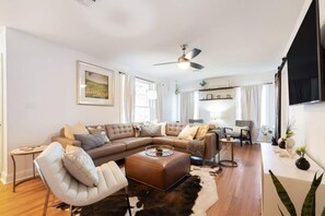 TV, fireplace