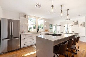 Réfrigérateur, micro-ondes, lave-vaisselle