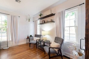 Interior - Modern luxury with classic Fredricksburg charm just blocks from Main Street (Fredericksburg)