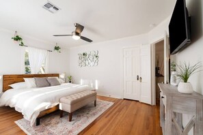 3 bedrooms, free WiFi, bed sheets - Modern luxury with classic Fredricksburg charm just blocks from Main Street (Fredericksburg)