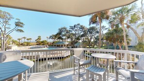 Outdoor dining - 105 Barrington Arms- Totally Updated Oceanfront Condominium! (Hilton Head)