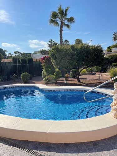 5min from the beach, comfortable villa with pool and large garden,