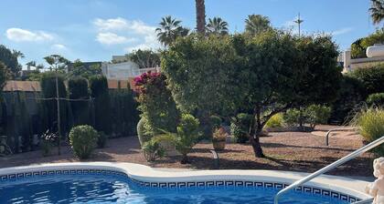 5min from the beach, comfortable villa with pool and large garden,