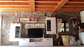Villa, 2 Queen Beds | Living room