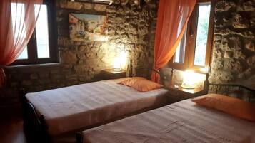 Villa, 2 Queen Beds | 2 bedrooms, iron/ironing board, free WiFi, bed sheets