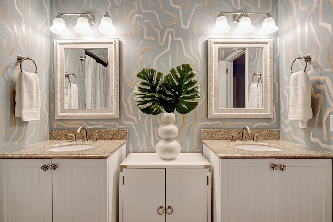 Convenient to Beach, restaurants, shopping and much more!