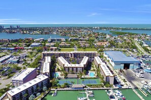 Exterior - Pleasant condo w/ spectacular views, pools & spas (Marco Island)