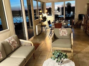 Living area - La Fiere Bridge Guesthouse (Sainte-Mere-Eglise)