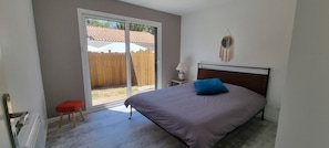 3 slaapkamers, een strijkplank/strijkijzer, wifi, beddengoed