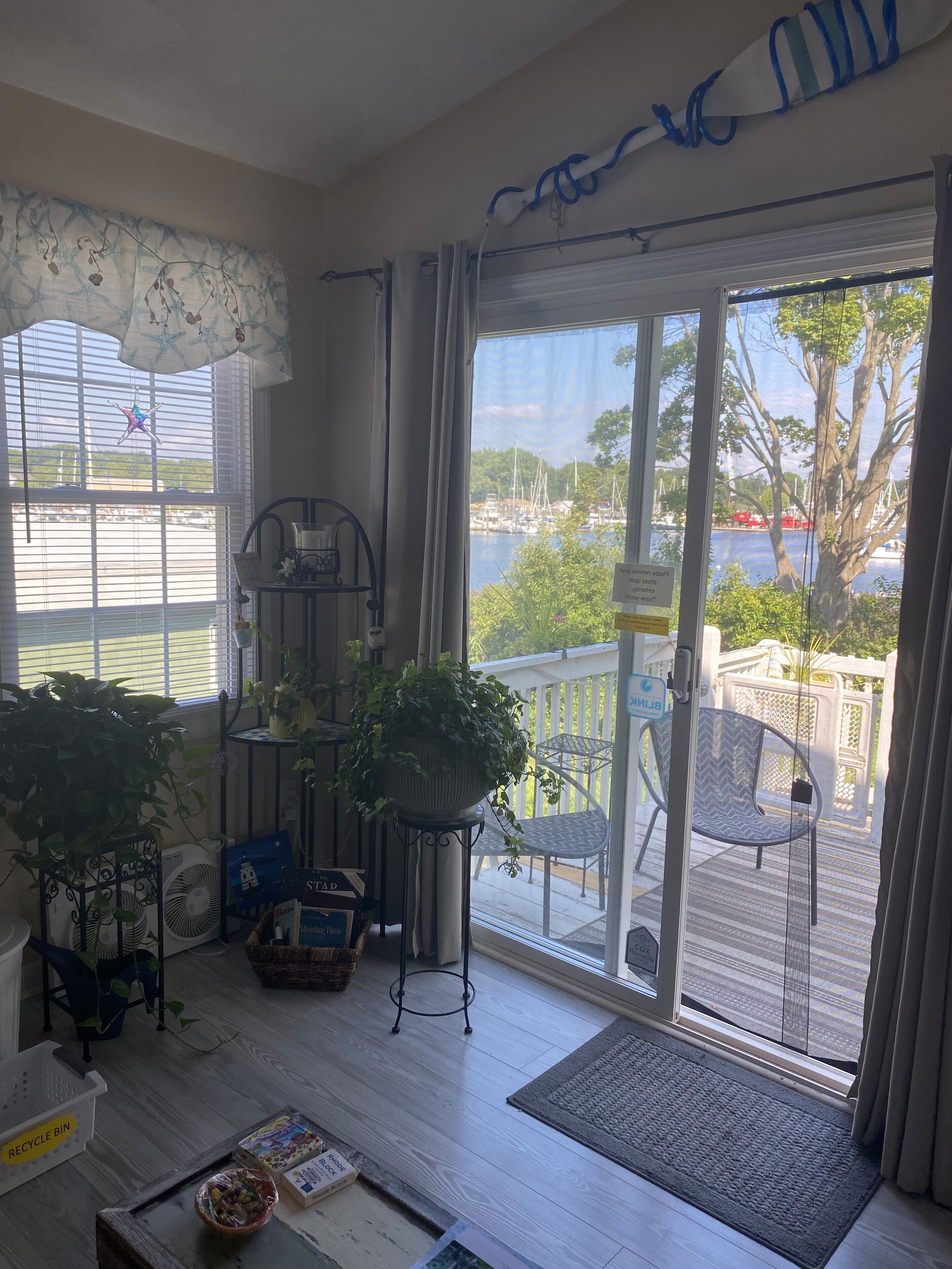 Romantic suite w/deck overlooking Warwick Neck Cove