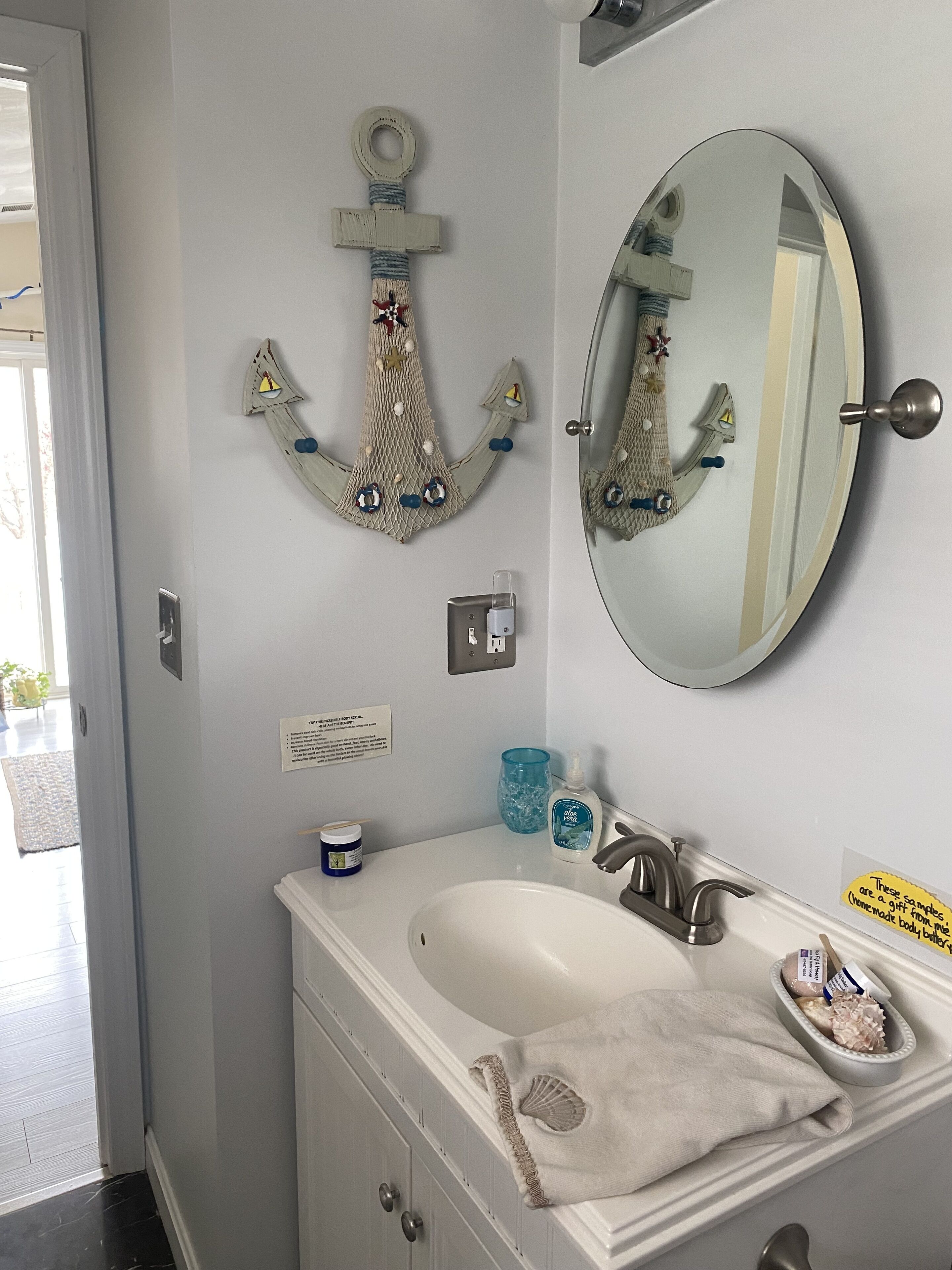 Romantic suite w/deck overlooking Warwick Neck Cove